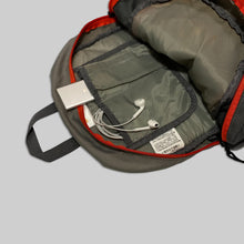 画像をギャラリービューアに読み込む, Nike small orange swoosh backpack