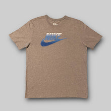 画像をギャラリービューアに読み込む, Nike blue graduation swoosh t-shirt