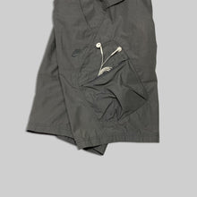 画像をギャラリービューアに読み込む, 2009’s Nike multi pocket cargo shorts