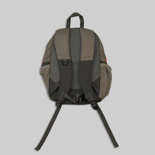 画像をギャラリービューアに読み込む, Nike small orange swoosh backpack