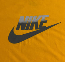 画像をギャラリービューアに読み込む, Nike center logo yellow Tee