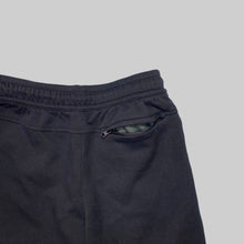 画像をギャラリービューアに読み込む, Adidas nylon & cotton two-sided flap pocket shorts