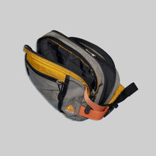 画像をギャラリービューアに読み込む, Nike acg yellow / gray multi pocket bag