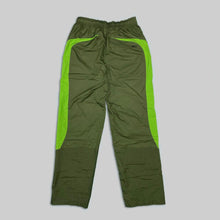 画像をギャラリービューアに読み込む, 2006’s Nike green line nylon pants