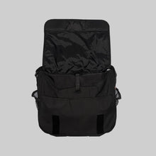 画像をギャラリービューアに読み込む, Nike black zip messenger bag