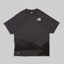 画像をギャラリービューアに読み込む, Nike acg dark gray mountain T-shirt