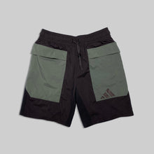 画像をギャラリービューアに読み込む, Adidas nylon & cotton two-sided flap pocket shorts