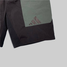 画像をギャラリービューアに読み込む, Adidas nylon & cotton two-sided flap pocket shorts