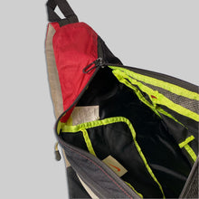 画像をギャラリービューアに読み込む, Nike red / black one shoulder bag