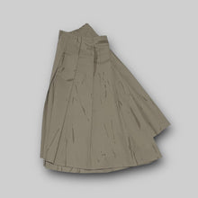 画像をギャラリービューアに読み込む, Prada camo deformation pleats skirt
