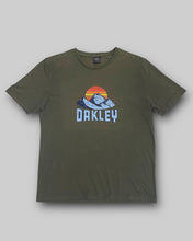 画像をギャラリービューアに読み込む, Oakley sunset mountain khaki tee
