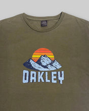 画像をギャラリービューアに読み込む, Oakley sunset mountain khaki tee
