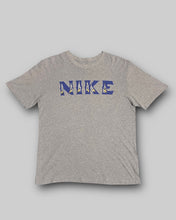 画像をギャラリービューアに読み込む, 2012’S Nike torn logo grey tee
