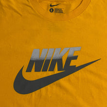 画像をギャラリービューアに読み込む, Nike center logo yellow Tee
